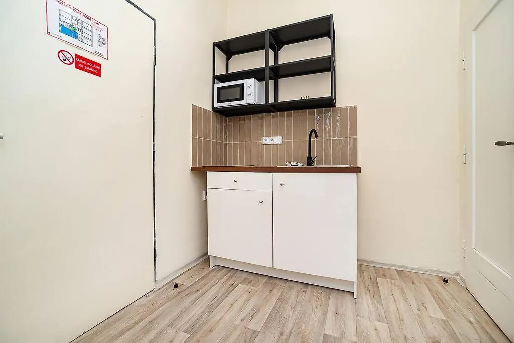 아파트 Modern Studio With Balcony + Tv 프라하