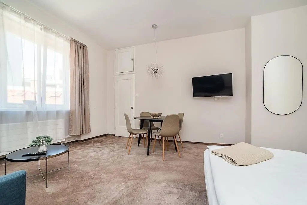 아파트 Modern Studio With Balcony + Tv 프라하 체코